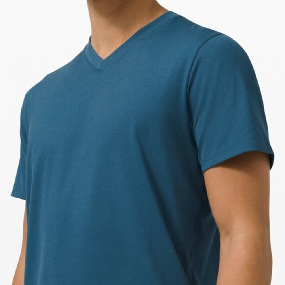 Lululemon Fundamental V - image 5